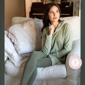 Evy’s Tree sage Isla brand new size s